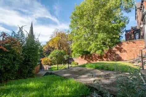 2 Bedroom 41m² Garden Flat Leeds - Broadband Included