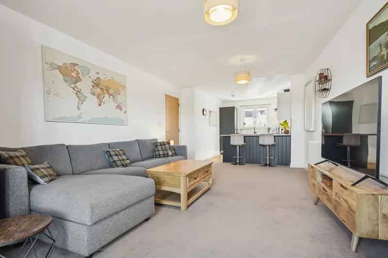 Modern 2-Bed Apartment in Stirling Riverside Gated Development