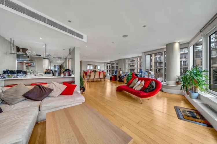 Apartment For Sale in London, England