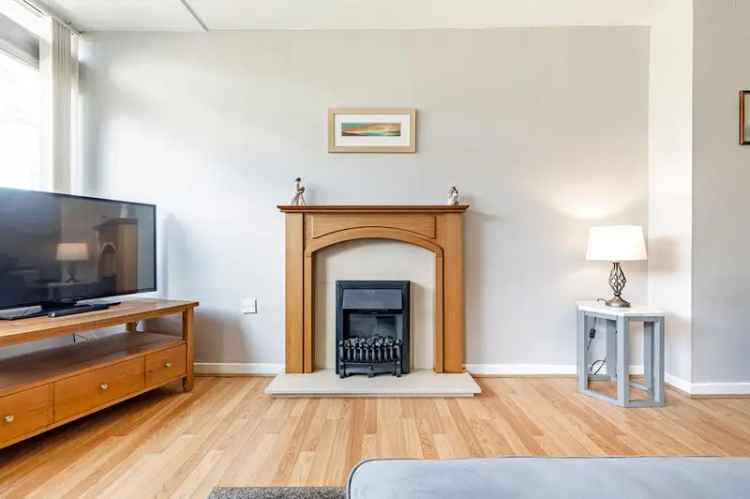 2 Bedroom Duplex Flat with Communal Gardens and Private Garage