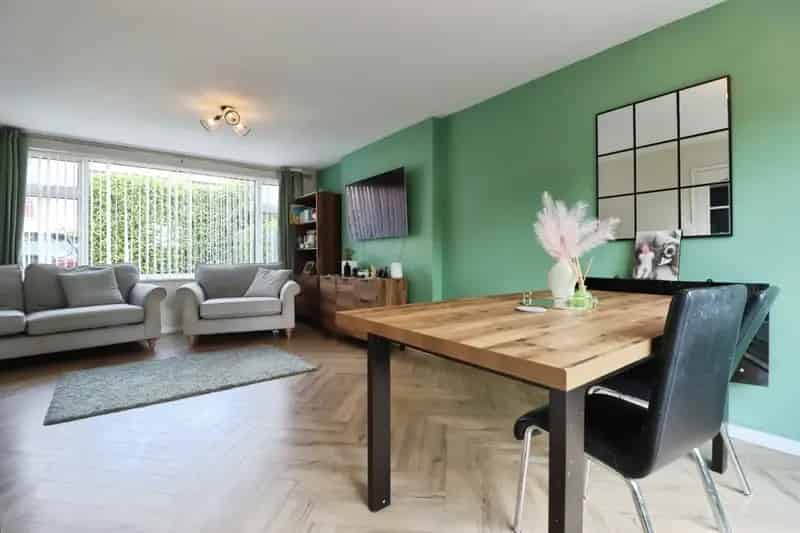 Three Bedroom Semi-Detached House Rothwell Garage Off Road Parking
