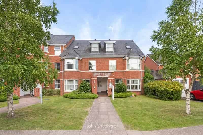 2 Bedroom Flat for Sale Near Touchwood Shopping Centre and Solihull Station