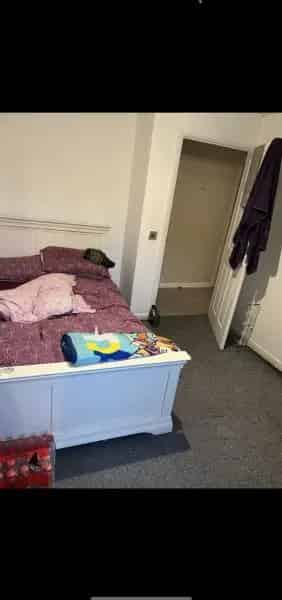 2 Double Bedroom Ground Floor Flat with Private Parking