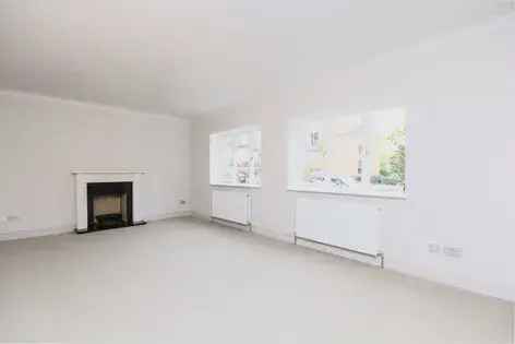 5 Bedroom House 169m² London