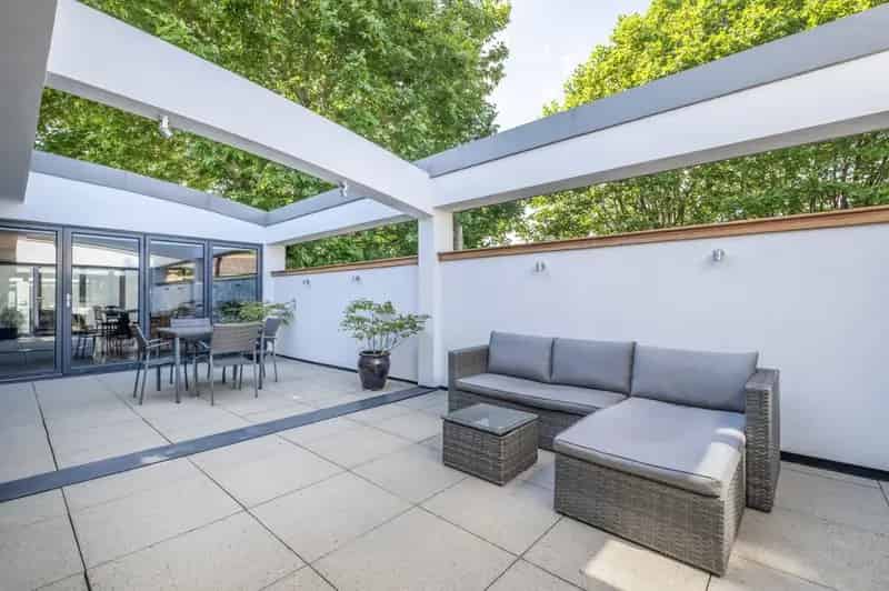 2 Bedroom Flat for Sale in West Putney