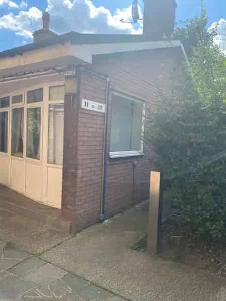 Bungalow Home near Shopping and Transport
