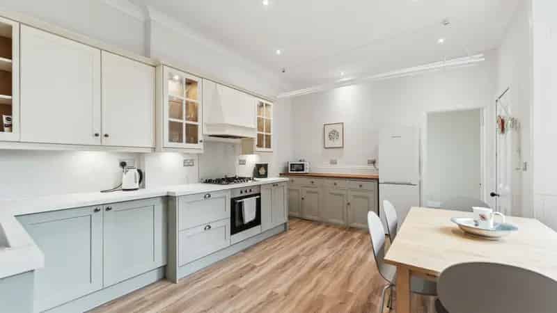 3-Bedroom Tenement Flat North Kelvinside Great Views