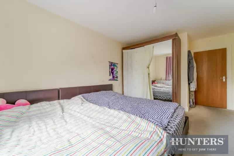 2 Bed Flat for Sale - First Floor Apartment with Parking