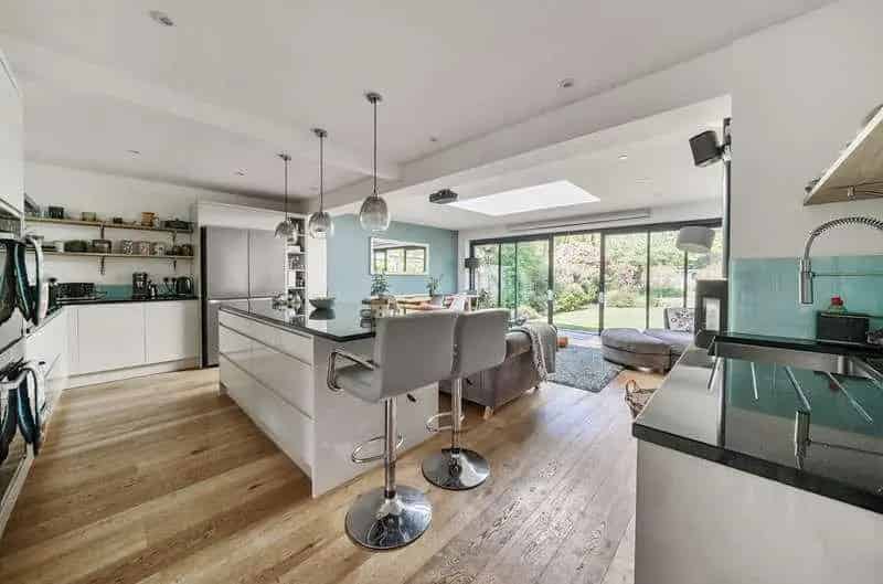 4 bed house for sale