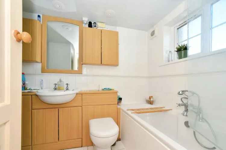 Charming Character Cottage in Lowden with Private Garden