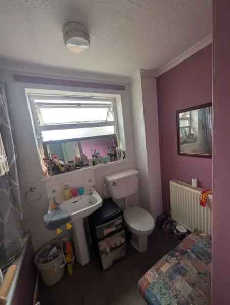 Ground Floor Flat Near Holmebrook Valley Park