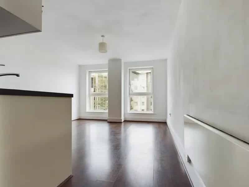 Studio Flat for Sale - Town Centre Location