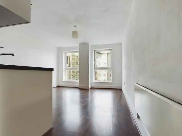 Studio Flat for Sale - Town Centre Location