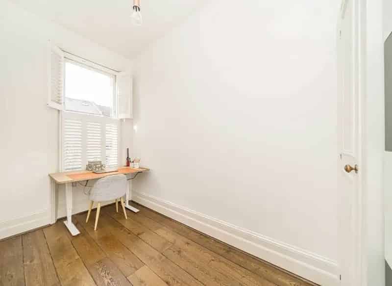 Two Bedroom Period Conversion Flat Near Queens Park