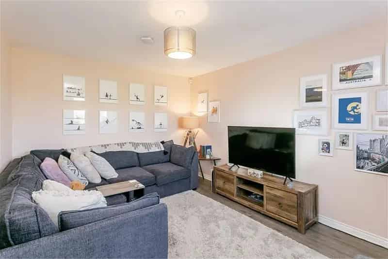 4 Bed Terraced House with Garden Near Village Green