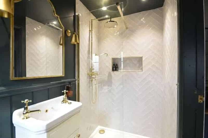 5 bed house for sale