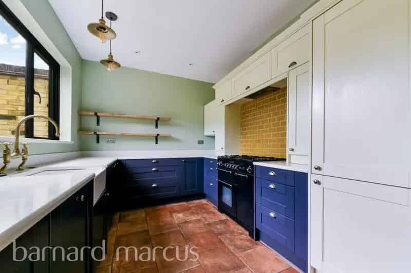 4 Bed Semi-Detached Family Home South Croydon
