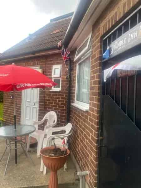 1 Bed Bungalow Near Bus Stops Schools Shops Parks Trains Hospital