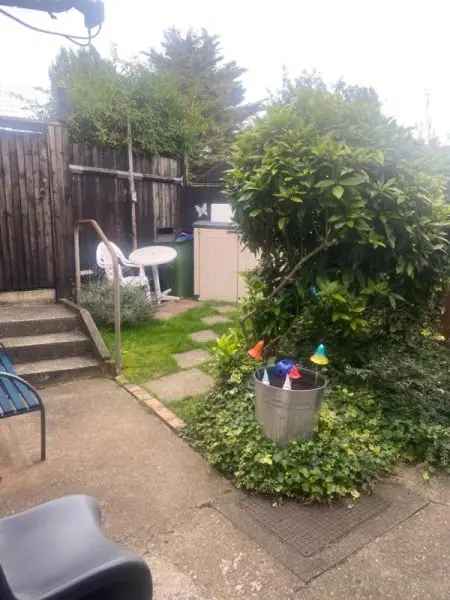 Bungalow For Rent in Stroud, England