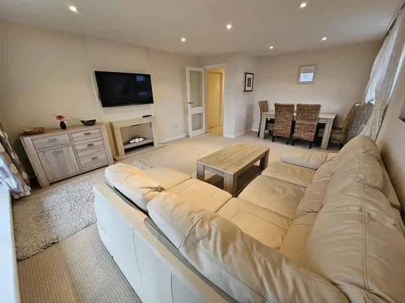 2 Bedroom Apartment with Sea Views and Allocated Parking