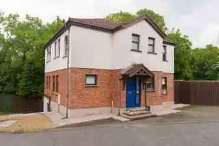 Detached Family Home with Pool Room and Bar