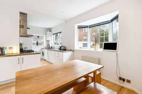 3-Bedroom Flat with 3 Private Gardens  London SW2