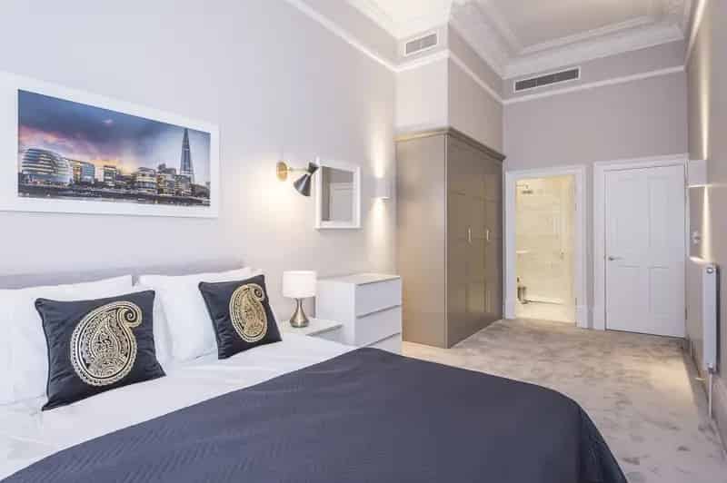 2 Bedroom Flat Hyde Park - Lift Access - Balcony