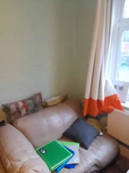 2 Bedroom Ground Floor Flat with Garden and New Shower Bathroom