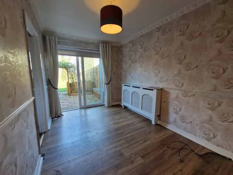 Stunning 3 Bed Canal-Side Family Home