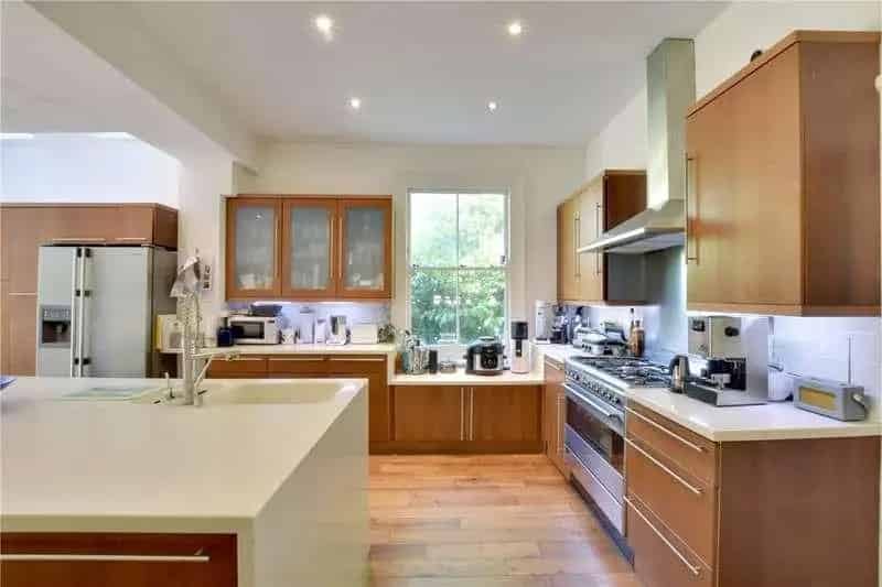 5 Bed House for Sale near Heath - Family Home
