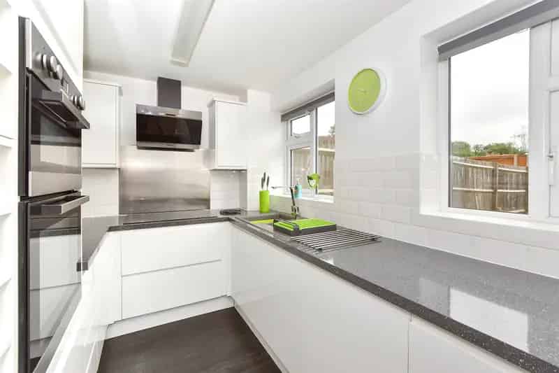 3 Bedroom Terraced House for Sale - Modern Design, Driveway Parking, Garage