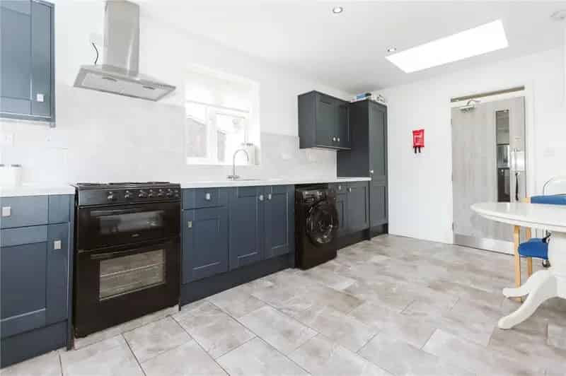 5 Bedroom Semi Detached House Furnished Ample Parking Students Professionals