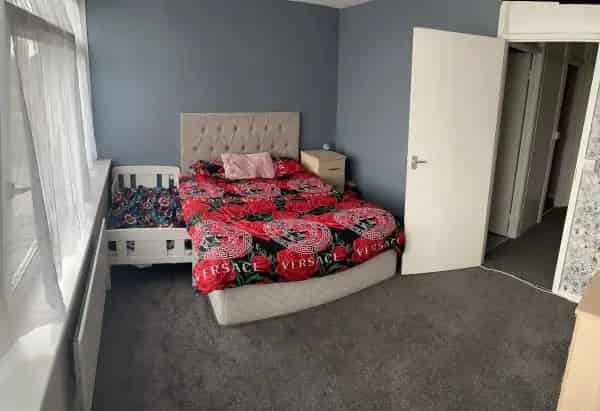 2 Bedroom Maisonette Near Town Centre