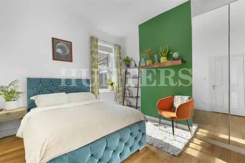2 Bed Flat for Sale near Seven Sisters and Tottenham Hale