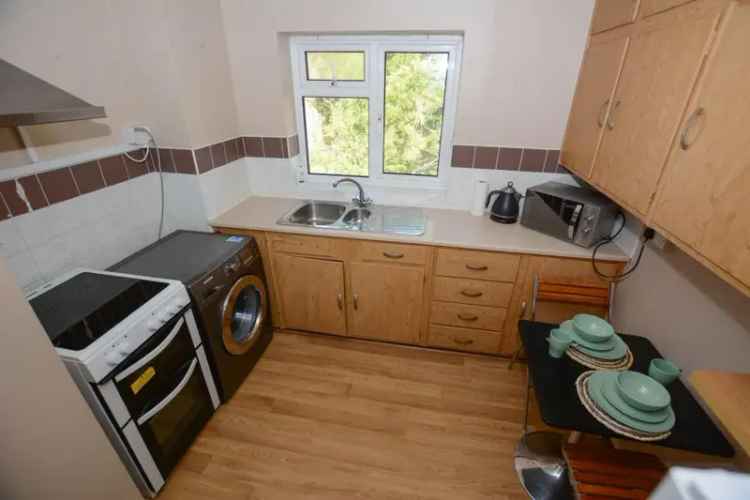 2 Bedroom Apartment with Free Parking