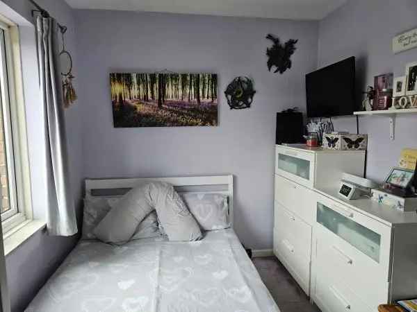 Flat For Rent in Reigate and Banstead, England