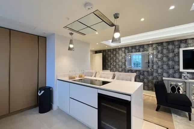 Flat for sale in Richmond Hill, Richmond TW10