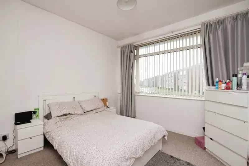 2 Bedroom Flat Investment Opportunity Tenant in SITU
