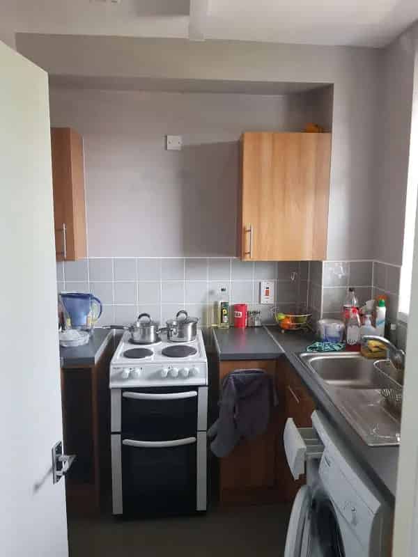 2 Bedroom 4th Floor Flat No Lift No Balcony
