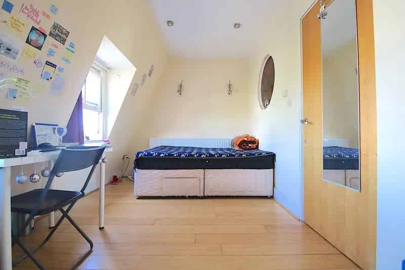2 Bedroom Flat Near Queen Mary University Stepney Green