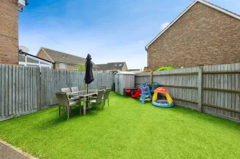 Three Bedroom Semi Detached House Cheshunt