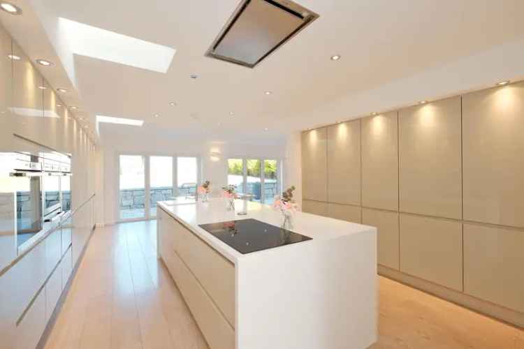 5 Bedroom Detached House with Modern Upgrades