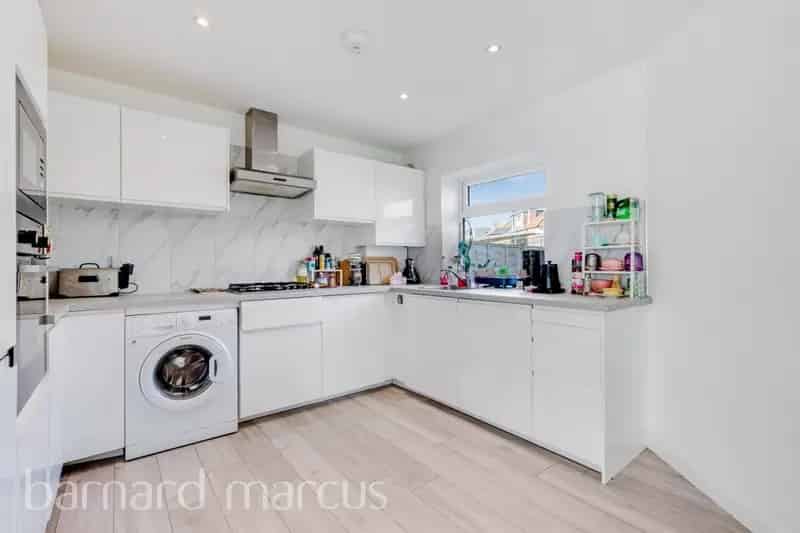Modern Family Home Near Sutton High Street