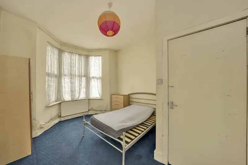 2 Bedroom Flat House to Rent Stratford