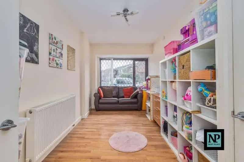 3 Bed Semi-Detached House Kingsbury Extended Dining Area Large Garden