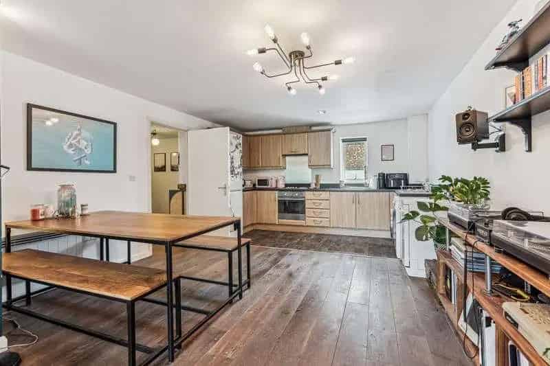 2 Bed Flat for Sale in Hitchin