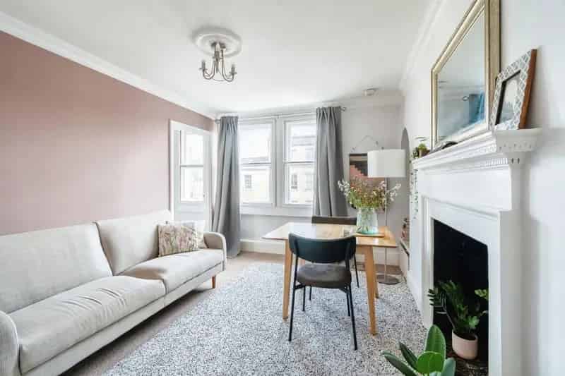 1-Bed Apartment in Grade II Listed Georgian House City Centre