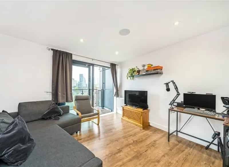 One Bedroom Apartment Kennington 516 sq ft Balcony Concierge