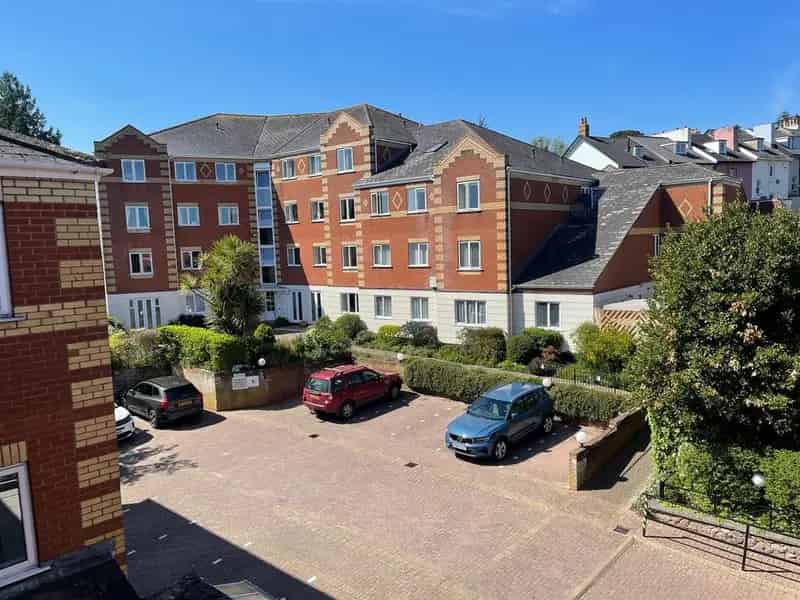 2 Bedroom Retirement Property for Sale