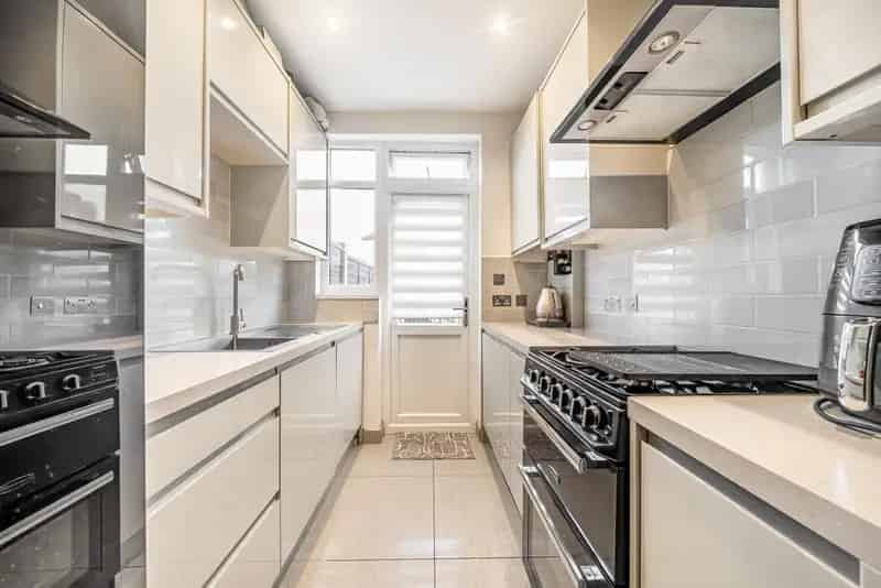 Three Bedroom 1930s House Near Forest Hill Station